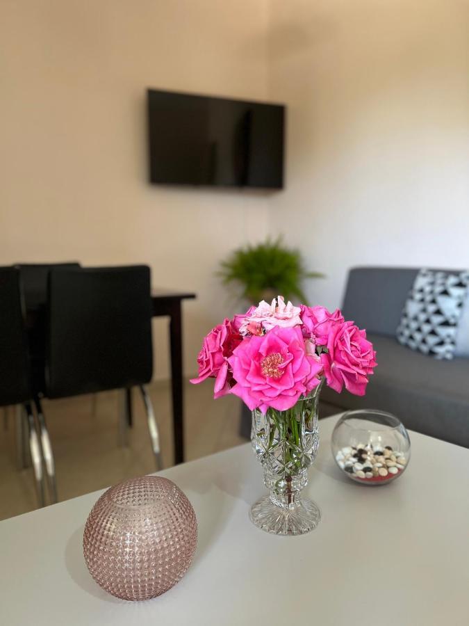 Anna'S Apartments นิเกียนา ภายนอก รูปภาพ